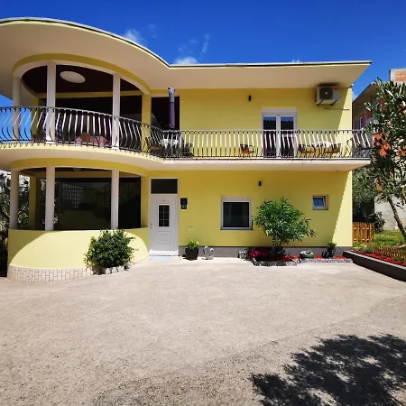 Dalma בית הארחה טוצפי