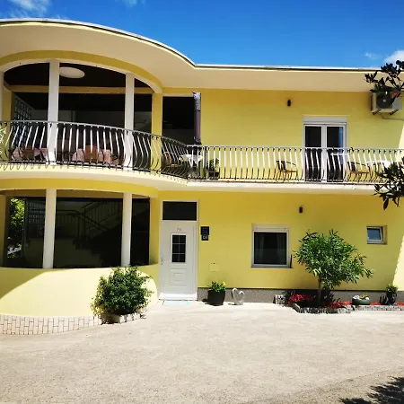 Dalma בית הארחה טוצפי